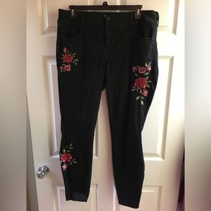 Torrid Woman’s black embroidered denim jeans size 18xt